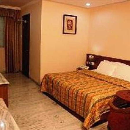 Hotel Grand Seasons Kochi Exterior foto